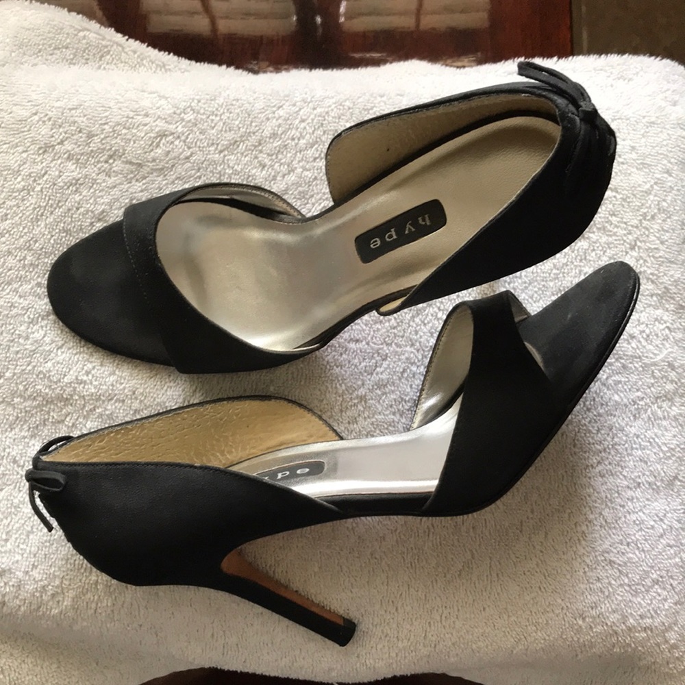 Black, 3.5” high heel, dress shoes